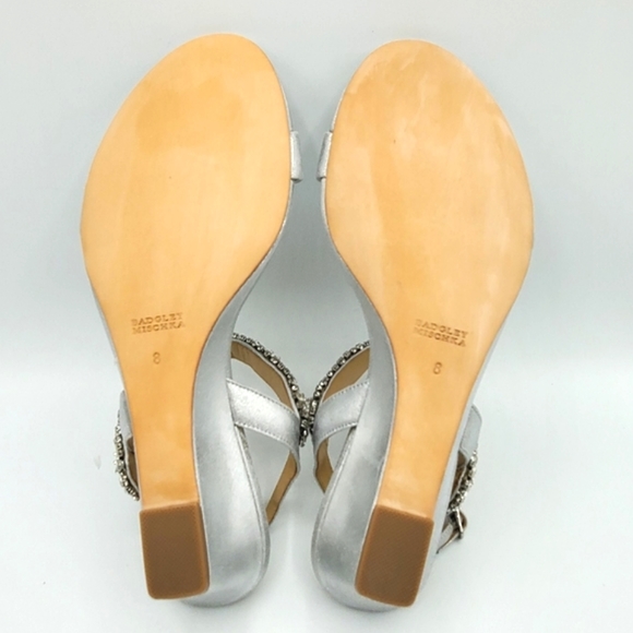 Badgley Mischka Larisa wedges, Silver, NIB - Picture 9 of 9